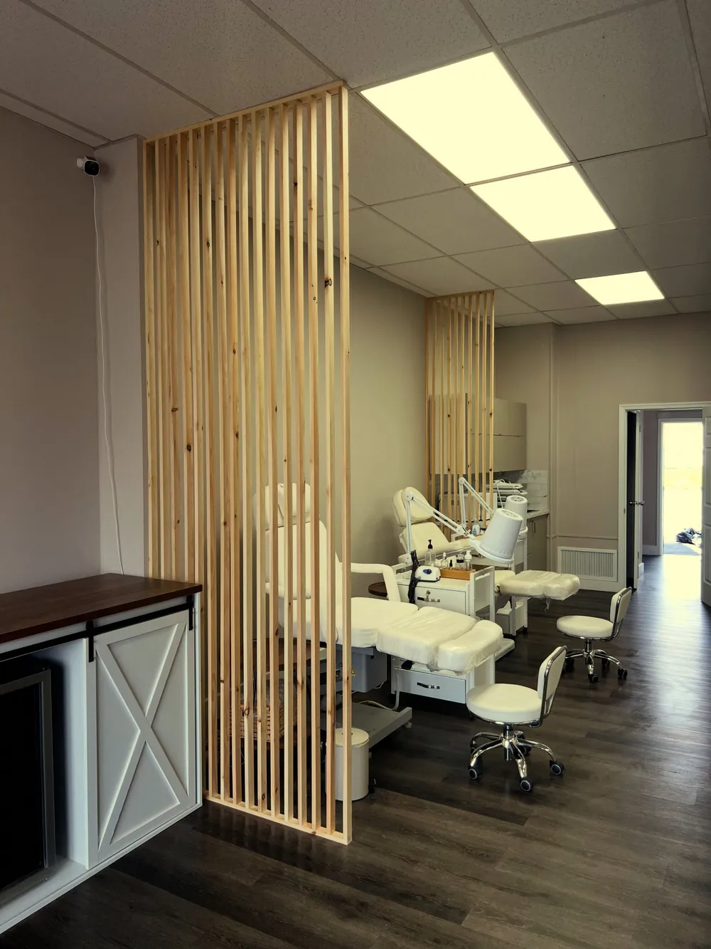 Slat Partitions & Custom Cabinet, finish carpentry by SEGAL XVI
